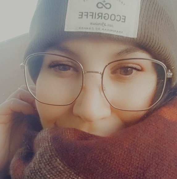 Meet your Posher, Melanie - Picture 1 of 1